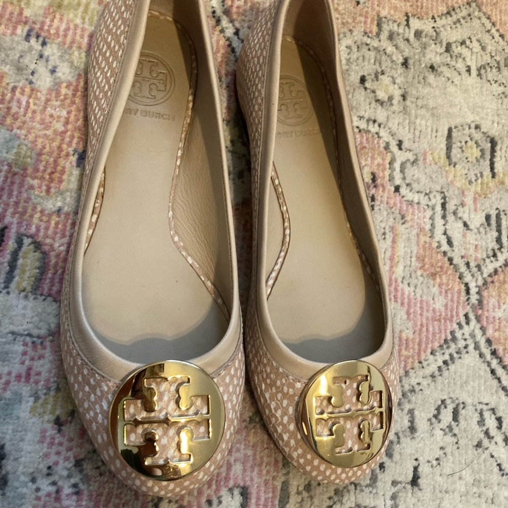 Tory Burch Reva beige Flats with Signature Logo